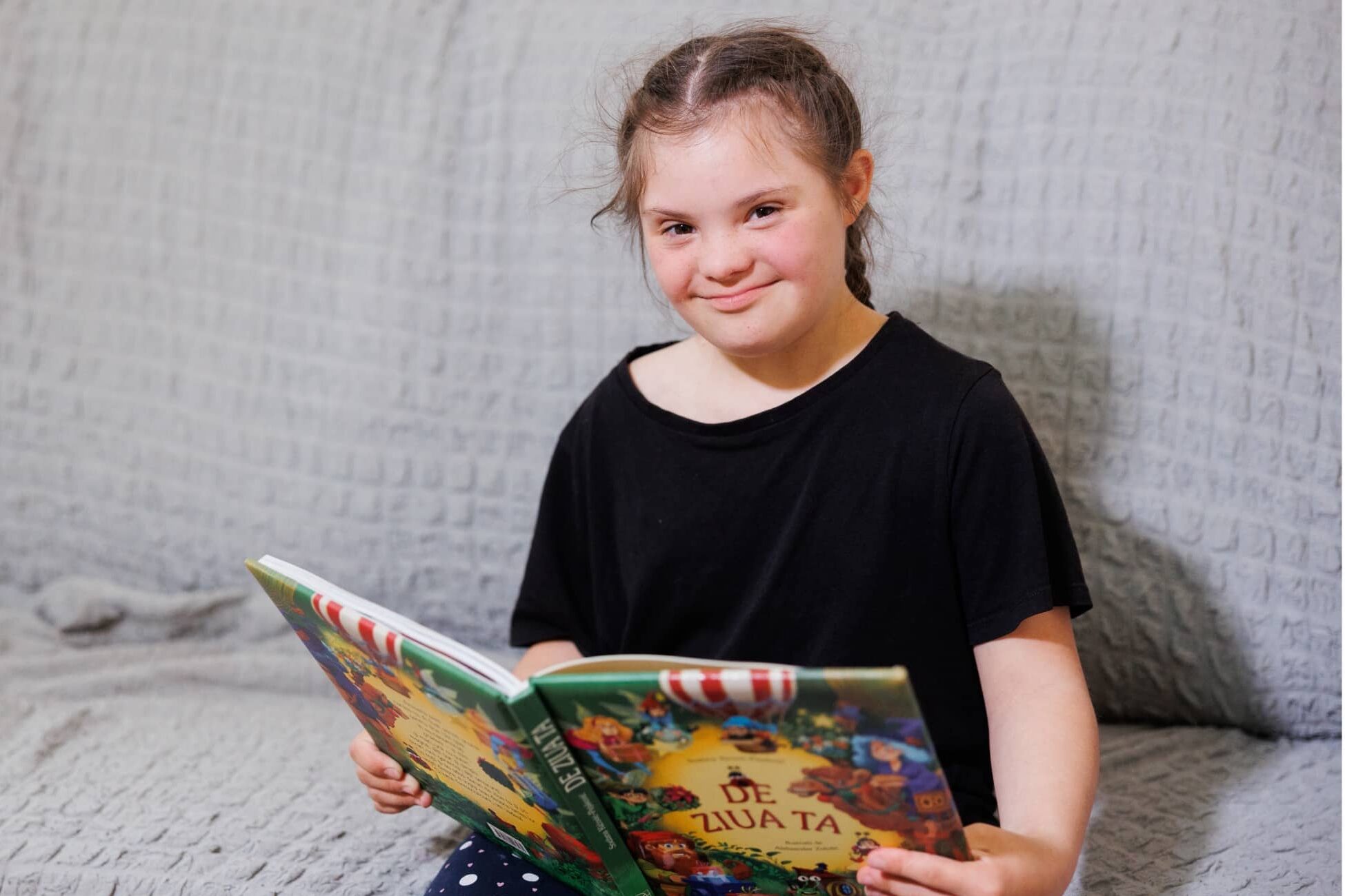 Lizuca reading a book